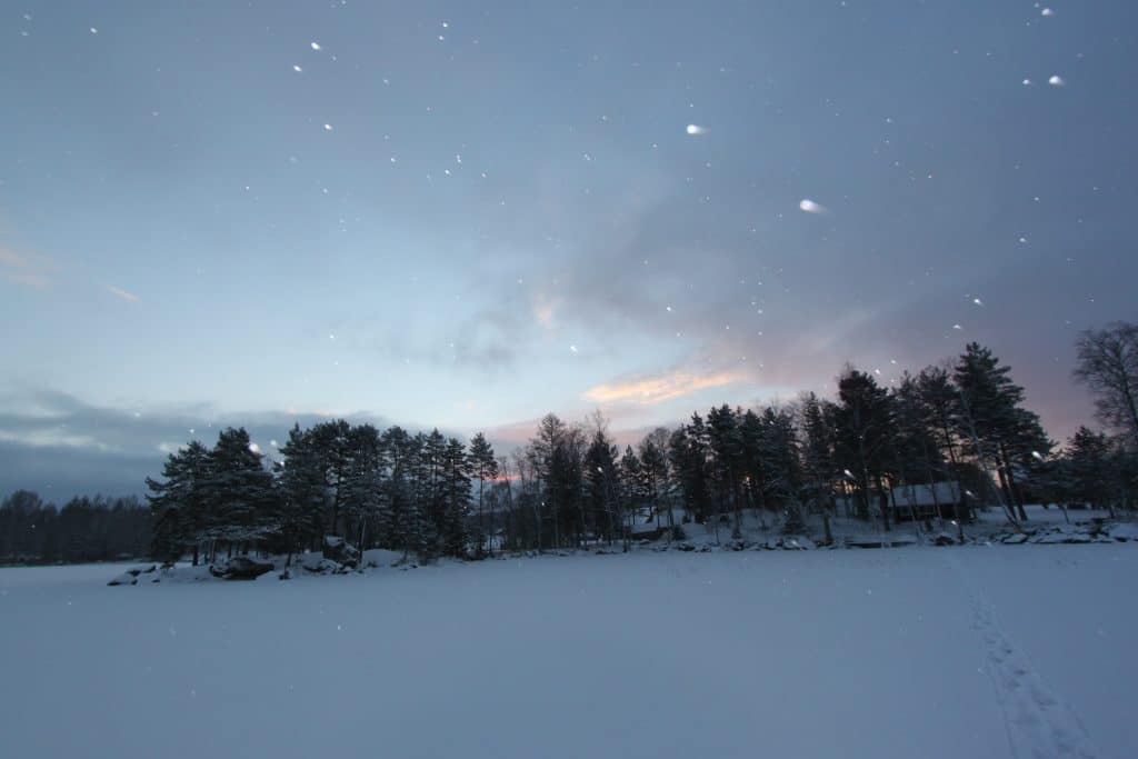 Talvinen maisema. Aholan mökit Padasjoki.