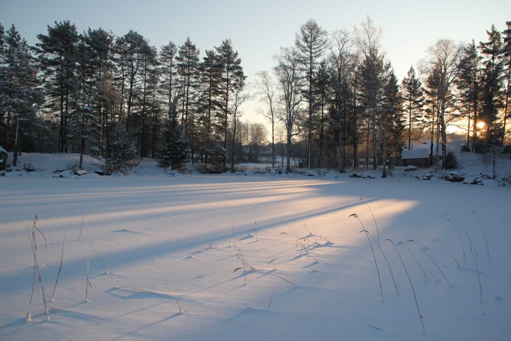 Talvinen maisema. Aholan mökit Padasjoki.